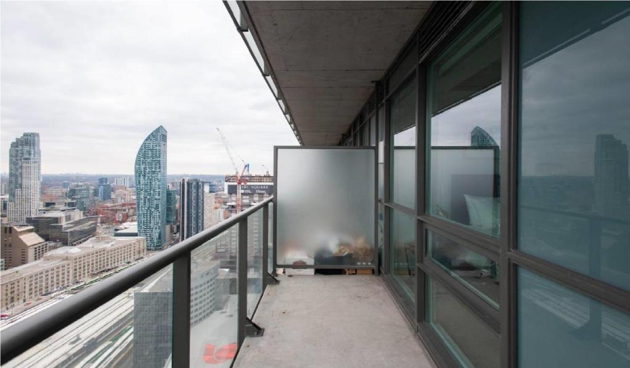 Toronto Downtown Core Two Bedroom Condo With Cn Tower View, Free Parking Eksteriør billede